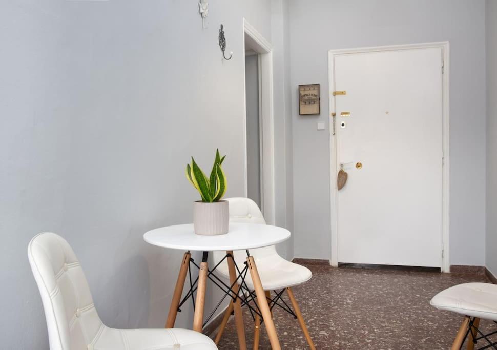Cosy Apartment With Acropolis View Athena Bagian luar foto